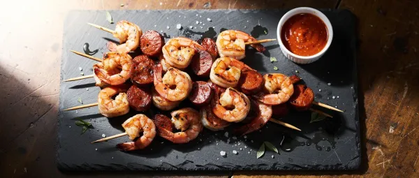 Süß-scharfe Garnelen-Chouriço-Spieße