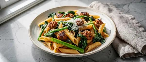 Penne mit scharfer Wurst und Stängelkohl