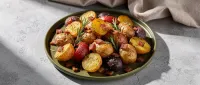 Gebratene Dreifarbige Babykartoffeln mit Speck und Rosmarin