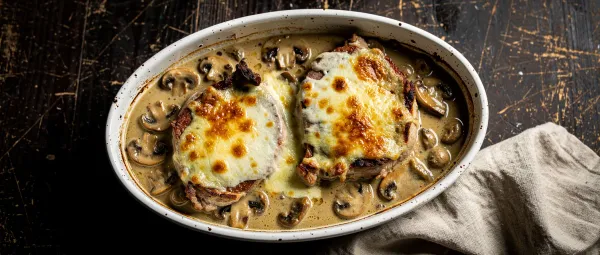 Schweinekoteletts in Sherry-Pilz-Soße