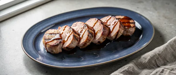 Gegrillte Schweinefilet-Medaillons mit Honig-Soja-Marinade