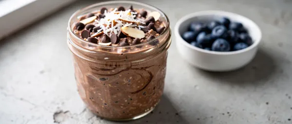 Fröhliche Schokoladen-Haferflocken über Nacht