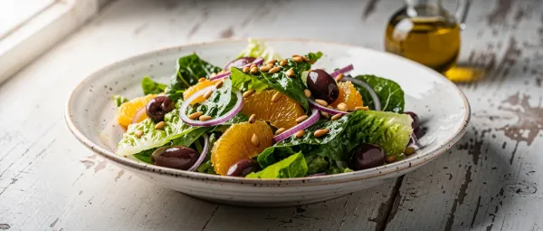 Römersalat mit Orange und Oliven
