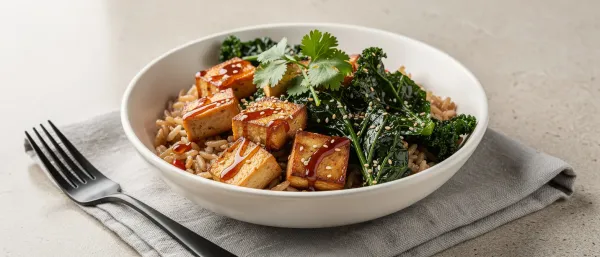Chili-Knoblauch-Tofu-Bowls