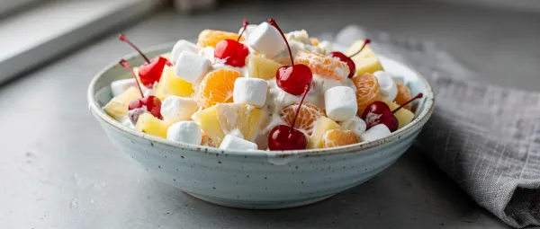 Cremiger Obstsalat mit Marshmallows