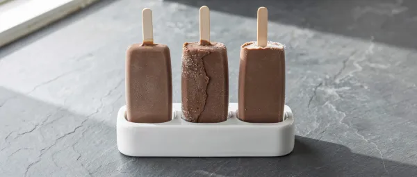 Nuss-Nougat-Eis am Stiel