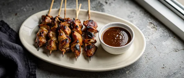 Singapur Hähnchen-Satay-Spieße mit Zitronengras