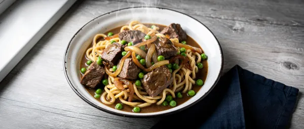 Rindfleisch mit Eiernudeln