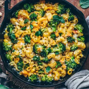 Brokkoli-Nudelauflauf mit Veganer Käsesauce